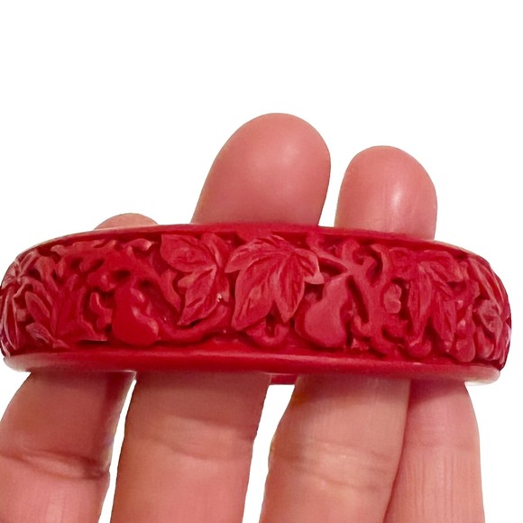 Vtg Chinese Red Cinnabar Flower Floral & Fruit Design Carved Bangle Bracelet x2 - Picture 7 of 12